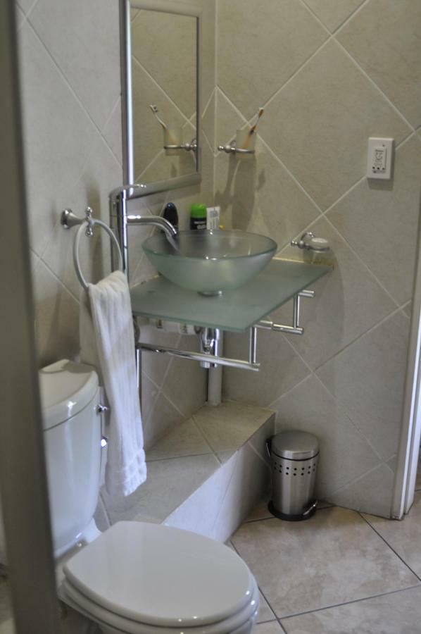A Knights Rest Guesthouse Претория Екстериор снимка