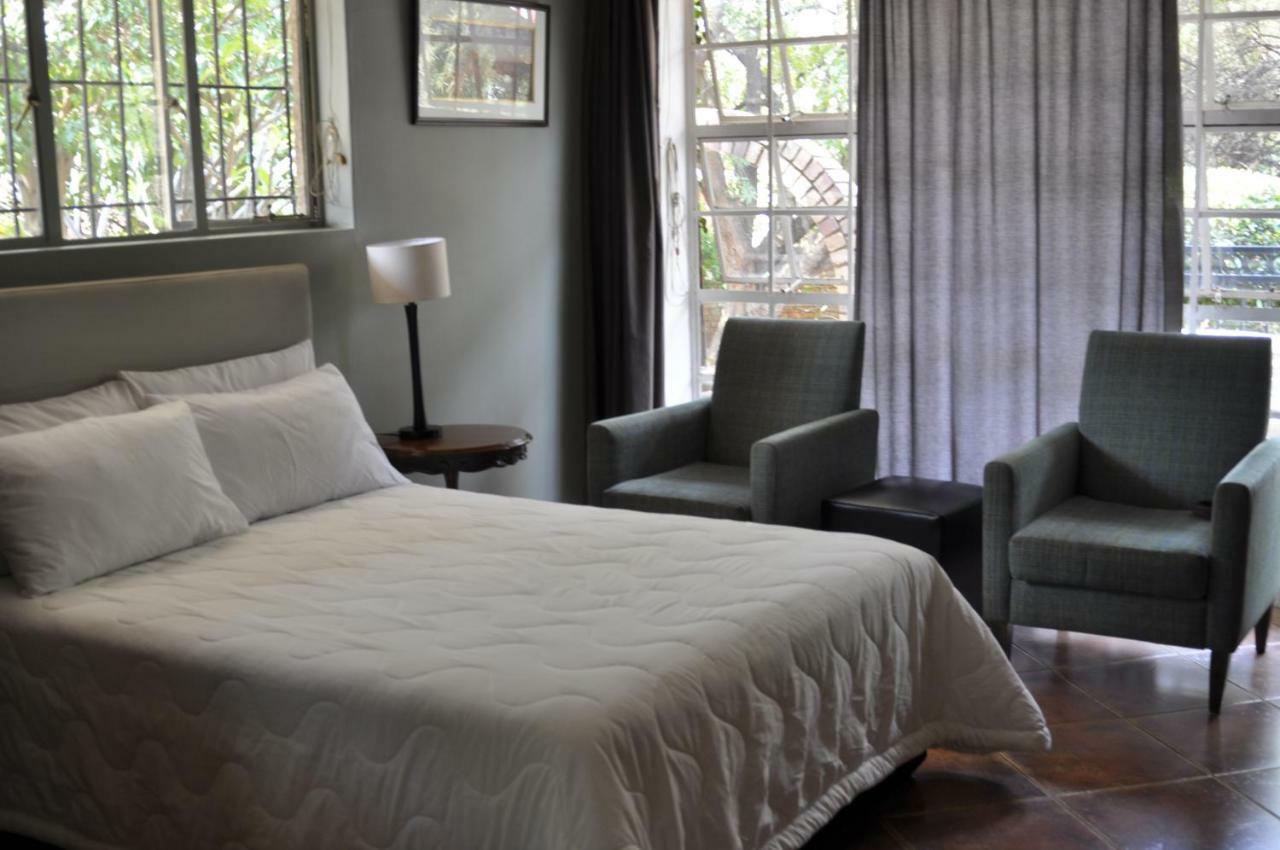 A Knights Rest Guesthouse Претория Екстериор снимка